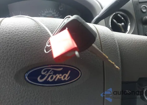 2006 Ford F-150 Stx/Xl/Xlt из США, поврежденный, VIN 1FTRX12W16NA75330